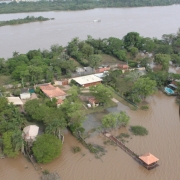 Na Região das Ilhas, o rio Guaiba também atinge residências
