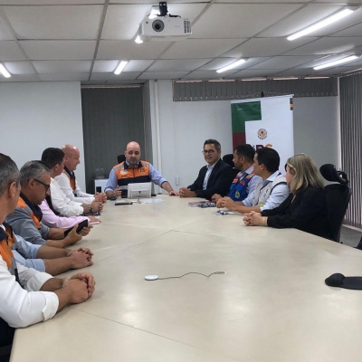 Defesa Civil gaúcha recebe comitiva do Acre e apresenta experiências em gestão de desastres