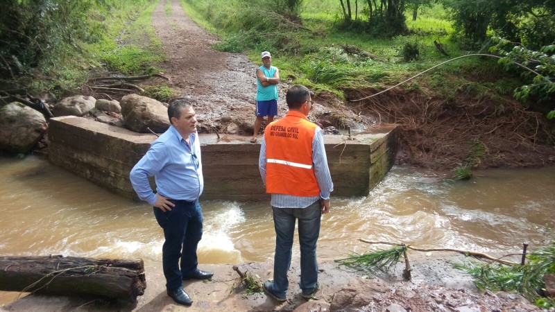 Técnicos vistoriaram pontes junto ao prefeito