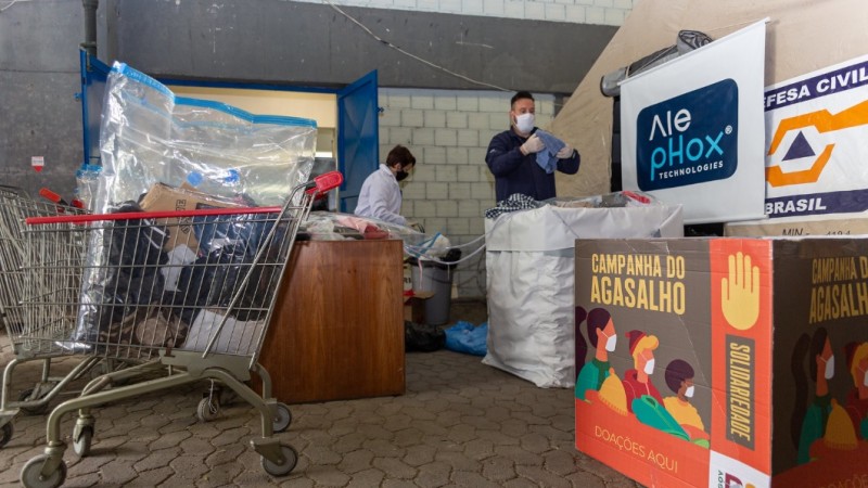 Processo de sanitização com ozônio para eliminar vírus, fungos, bactérias e ácaros.
