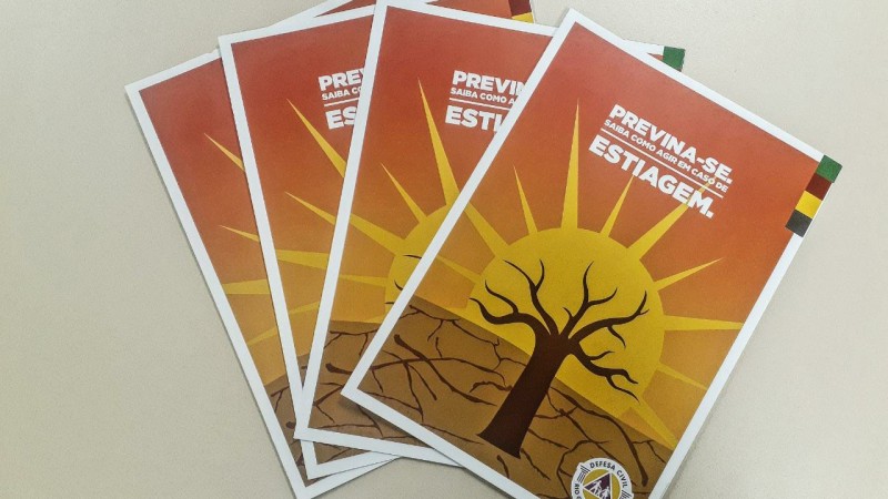 Folders explicando como se prevenir da estiagem