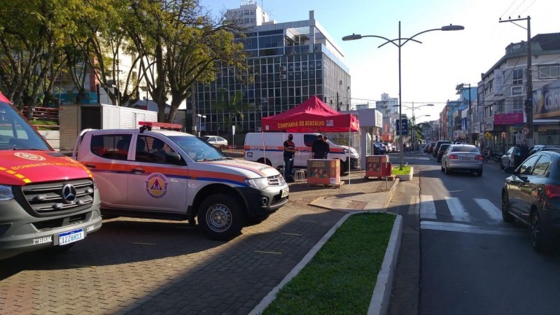 População de Frederico Westphalen participa do drive thru da Campanha do Agasalho