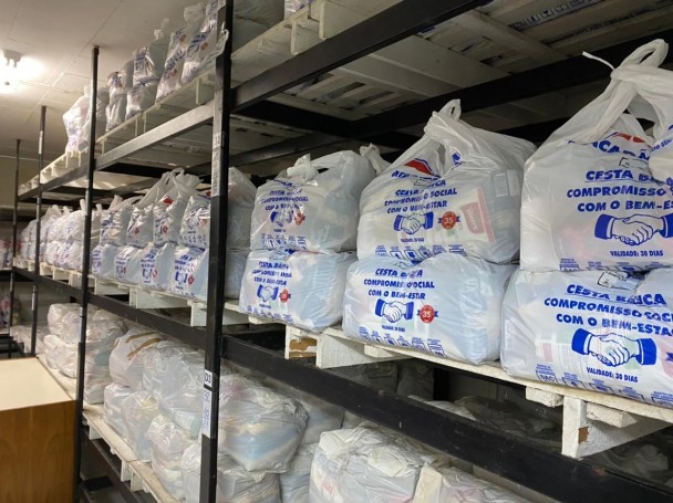 Campanha de servidores entrega de 332 cestas básicas à Central de Doações da Defesa Civil