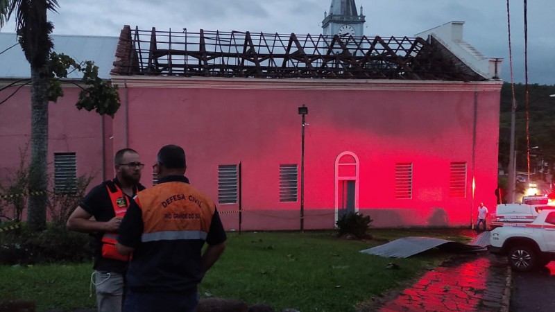 Defesa Civil presta auxílio para municípios atingidos