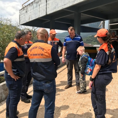 A equipe da Casa Militar- Proteção e Defesa Civil do RS recepcionou ontem uma equipe da Defesa Civil do estado de São Paulo, que veio até a região do Vale do Taquari para apoiar os municípios atingidos pela enchente. 