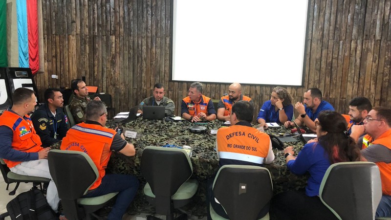 a Casa Militar - Proteção e Defesa Civil do Rio Grande do Sul participou do primeiro dia do Exercício Binacional “Integração” (EBI), de caráter Conjunto-Combinado entre o Brasil e Argentina.
