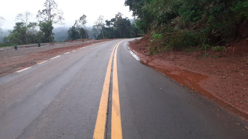 A foto mostra a situação da rodovia RSC-453, no km 75, em Boa Vista do Sul