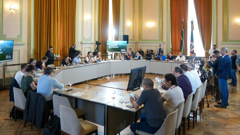 A foto mostra a reunião no Palácio Piratini