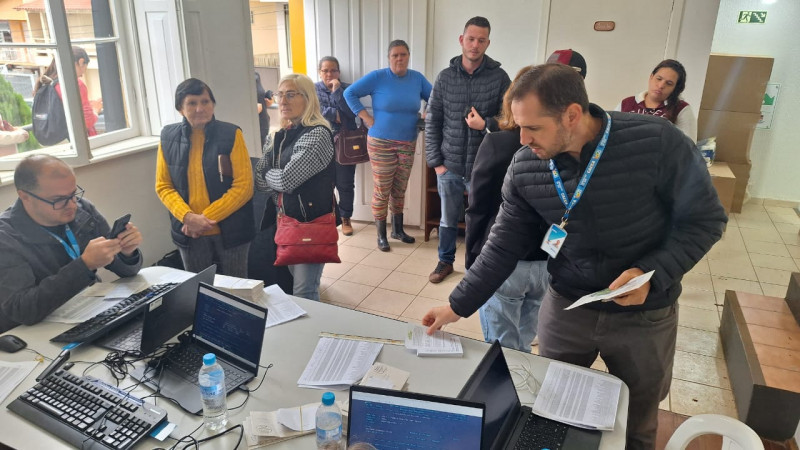 Equipe da Caixa fez entrega dos cartões em Arroio do Me