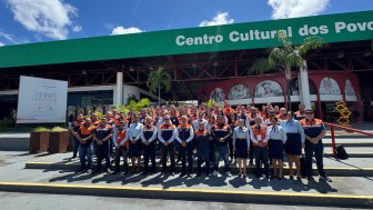 Representantes da Defesa Civil de 23 entes federativos posam para a foto na frente do Centro Cultural dos Povos