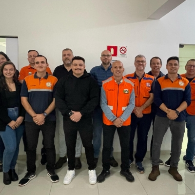 Foto dos participantes da capacitação lado a lado