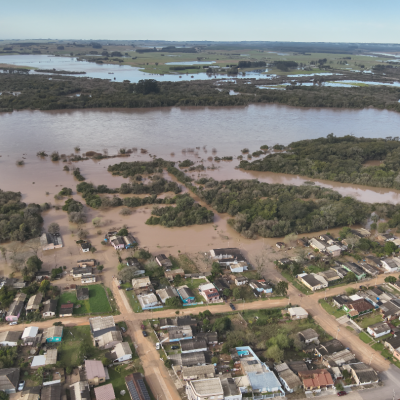 Imagens aéreas do município de Cristal mostram áreas alagadas