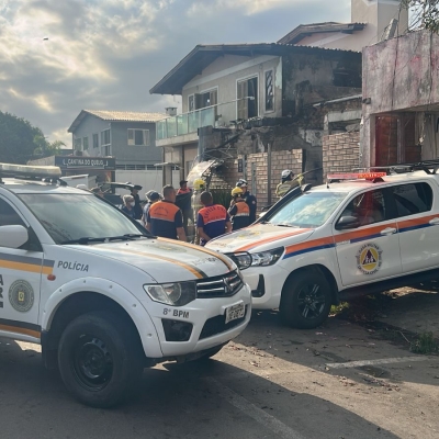 Durante todo o dia, for&ccedil;as de resposta do Estado atuaram na busca dos corpos e no rescaldo no local